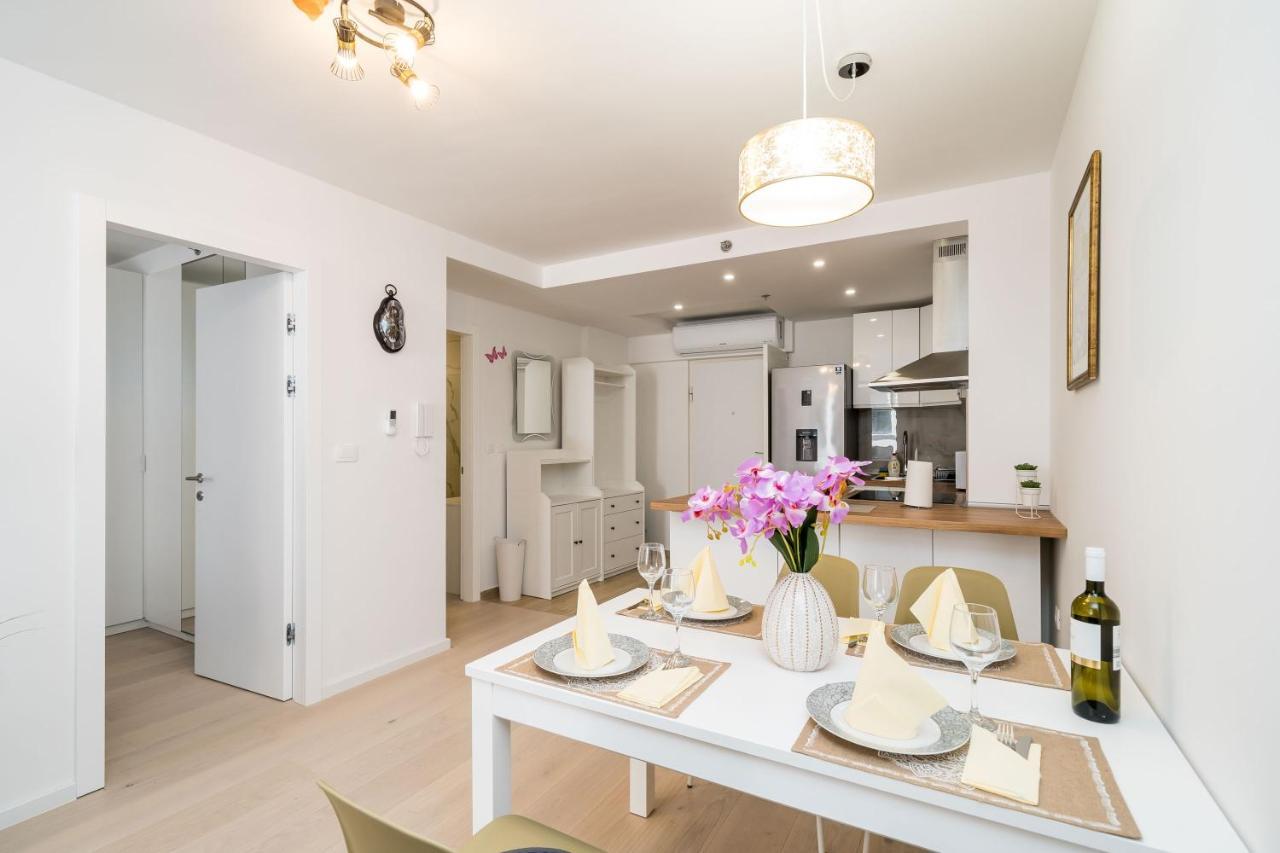 Nava - New And Spacious Gem - Free Parking *