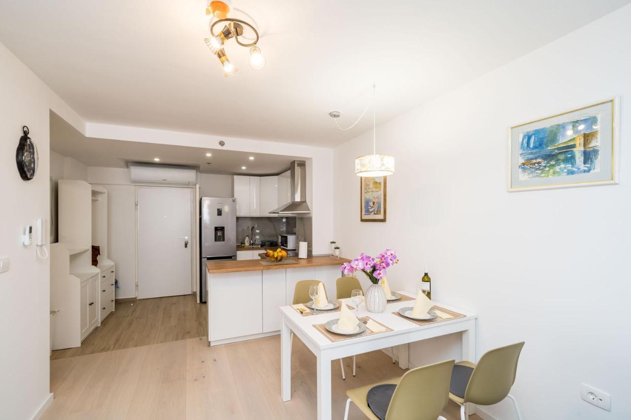 Nava - New And Spacious Gem - Free Parking Apartment *